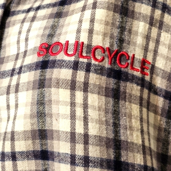 New SOULCYCLE Button Down L/S Plaid Gray White Wheel Flannel Shirt | Xs - Picture 6 of 7